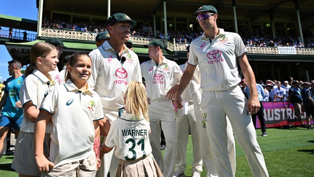 David Warner makes way to the field with his daughters in his last Test match; WATCH David Warner makes way to the field with his daughters in his last Test match; WATCH