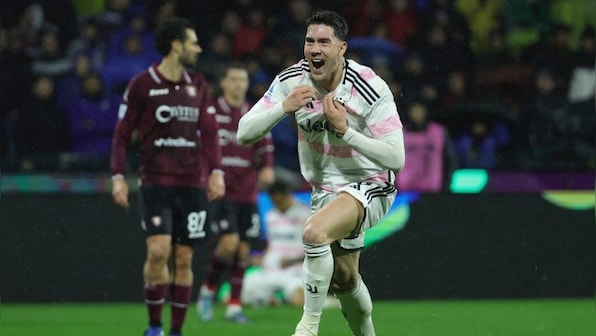 Serie A: Dusan Vlahovic keeps Juventus in touch with leaders Inter as Napoli's nightmare continues