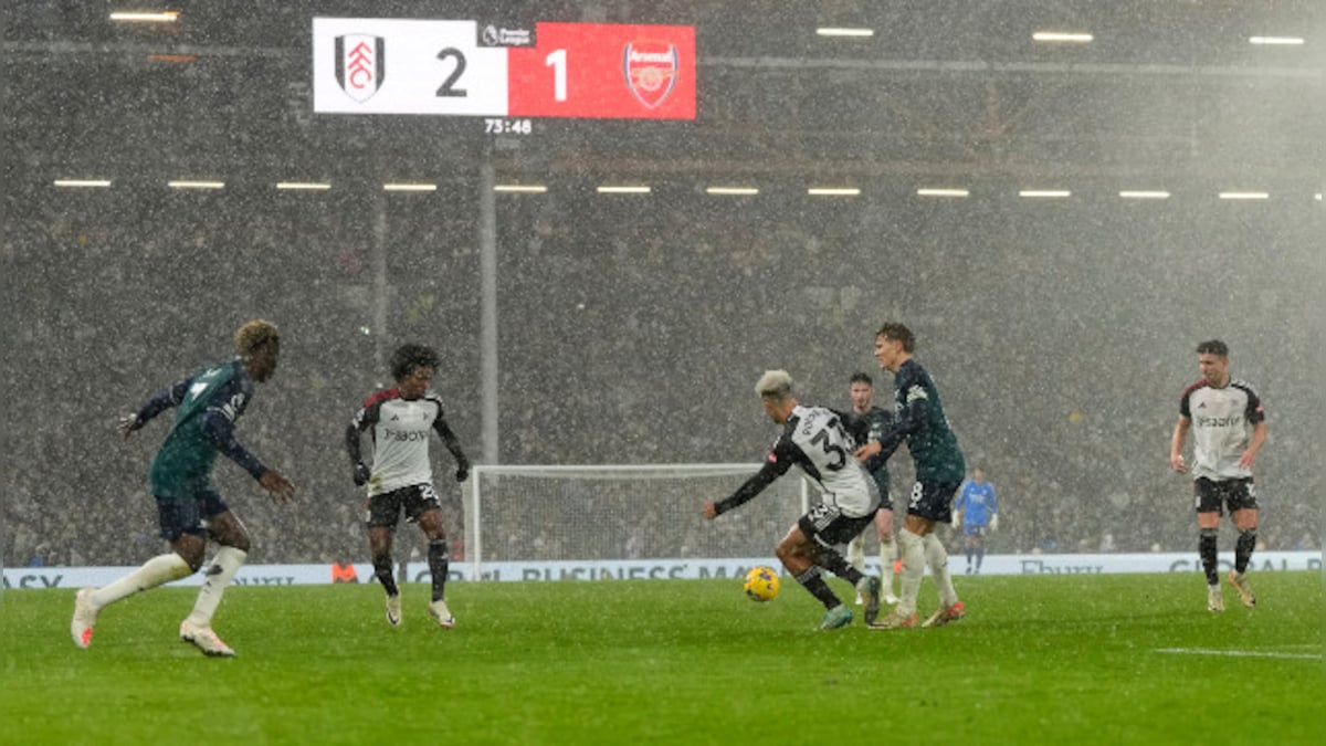 Premier League: Arsenal falter at Fulham with 2-1 defeat as Tottenham close in on North London rivals