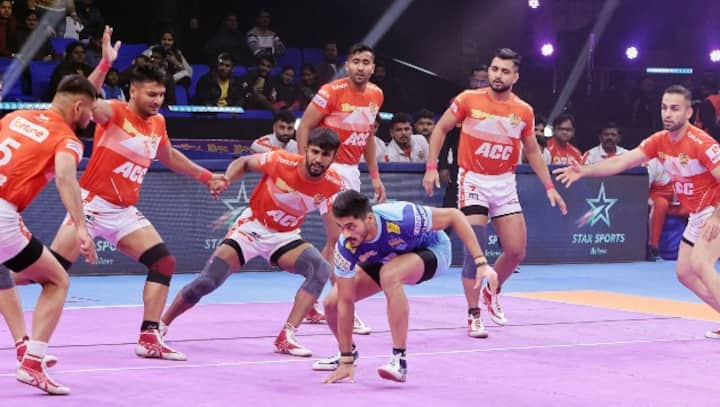 PKL 2023-24: Parteek Dahiya stars in Gujarat Giants' 51-42 victory over Bengal Warriors