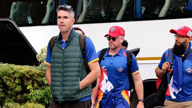 'Dhoni is in my pocket': Kevin Pietersen and Zaheer Khan engage in playful banter