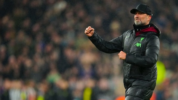 Liverpool manager Jurgen Klopp briefly loses wedding ring amid wild celebrations