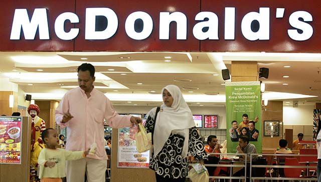 Vantage | Why boycotting burgers or shoes won't stop Israel-Hamas war Vantage | Why boycotting burgers or shoes won't stop Israel-Hamas war