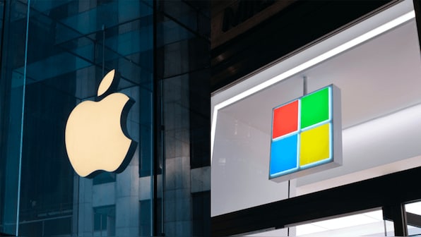 Microsoft briefly overtakes Apple as the most valuable company, Apple back on top again
