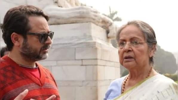 'Trishul' actress Rakhee Gulzar is making a comeback, spotted shooting for 'Amar Boss' in Kolkata- WATCH