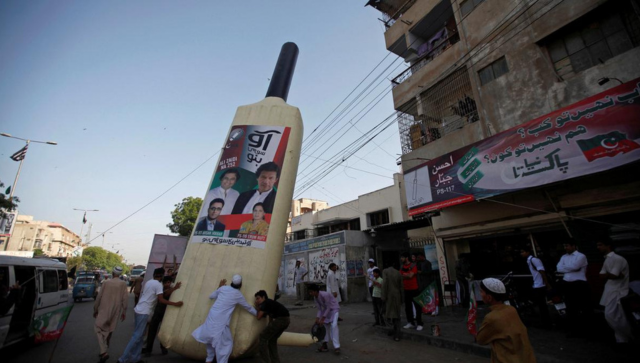Pakistan: Top court strips Imran Khan-led PTI of ‘bat’ symbol, rejects intra-party polls Pakistan: Top court strips Imran Khan-led PTI of ‘bat’ symbol, rejects intra-party polls