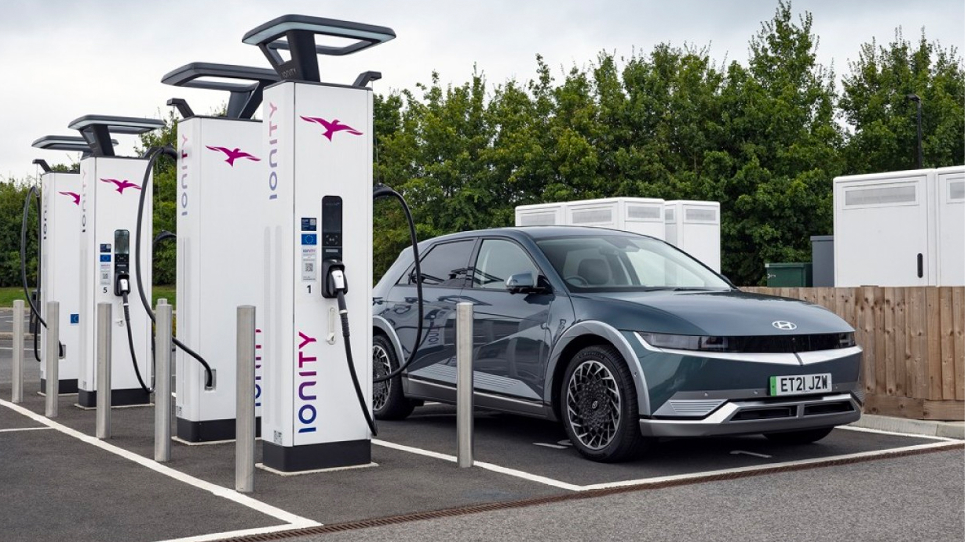 Rude Awakening: EV sales stagnate in the UK, carmakers ask government for subsidies, cuts in VAT Rude Awakening: EV sales stagnate in the UK, carmakers ask government for subsidies, cuts in VAT