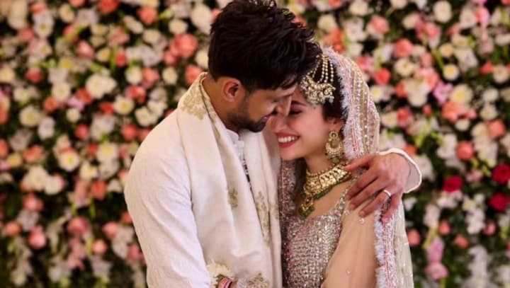 'Bohut mubaaraq baat': Shahid Afridi congratulates Shoaib Malik on marriage with Sana Javed