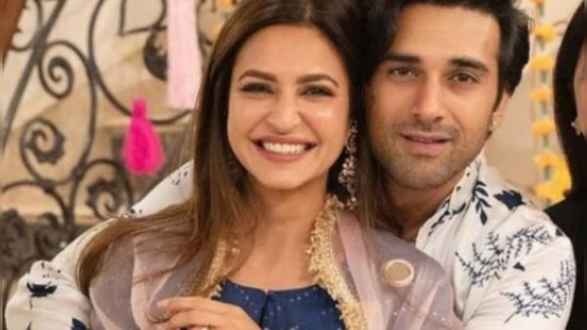 Did Pulkit Samrat, Kriti Kharbanda get engaged? Viral pictures from Roka ceremony spark speculations