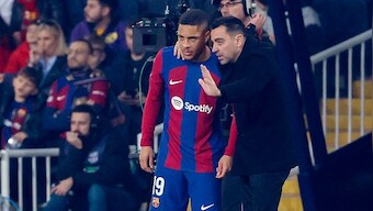 Xavi says will quit Barcelona after Villarreal defeat, Real Madrid take La Liga lead