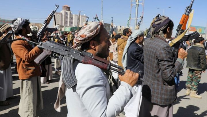 Houthis order US, British nationals to leave Yemen in one month