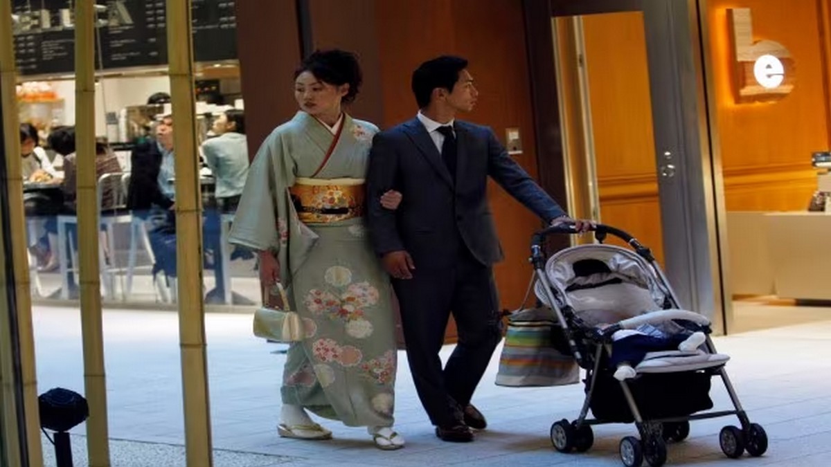 Why Japan wants more men to take paternity leave Why Japan wants more men to take paternity leave