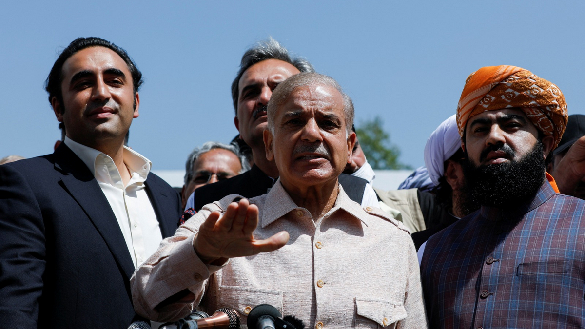 How PML(N), PPP reached a deal to form Pakistan govt at midnight How PML(N), PPP reached a deal to form Pakistan govt at midnight