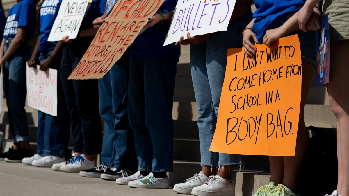 US father charged after 2-yr-old shoots self: Michigan's new gun law explained US father charged after 2-yr-old shoots self: Michigan's new gun law explained