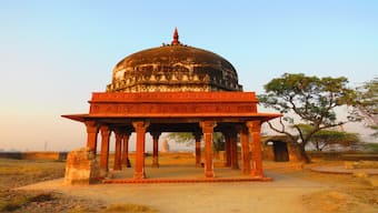 Structure atop the Barnawa mound