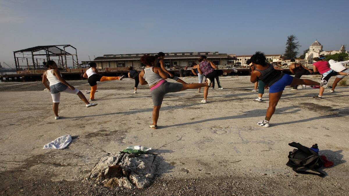 women exercise 