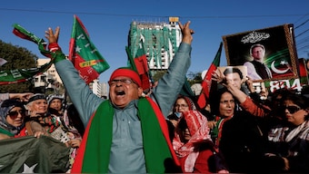 Supporters of former Prime Minister Imran Khan's party, the Pakistan Tehreek-e-Insaf (PTI), chant slogans as they gather during a protest demanding free and fair results of the elections, outside the provincial election commission office in Karachi, Pakistan February 17, 2024. REUTERS/Akhtar Soomro TPX IMAGES OF THE DAY