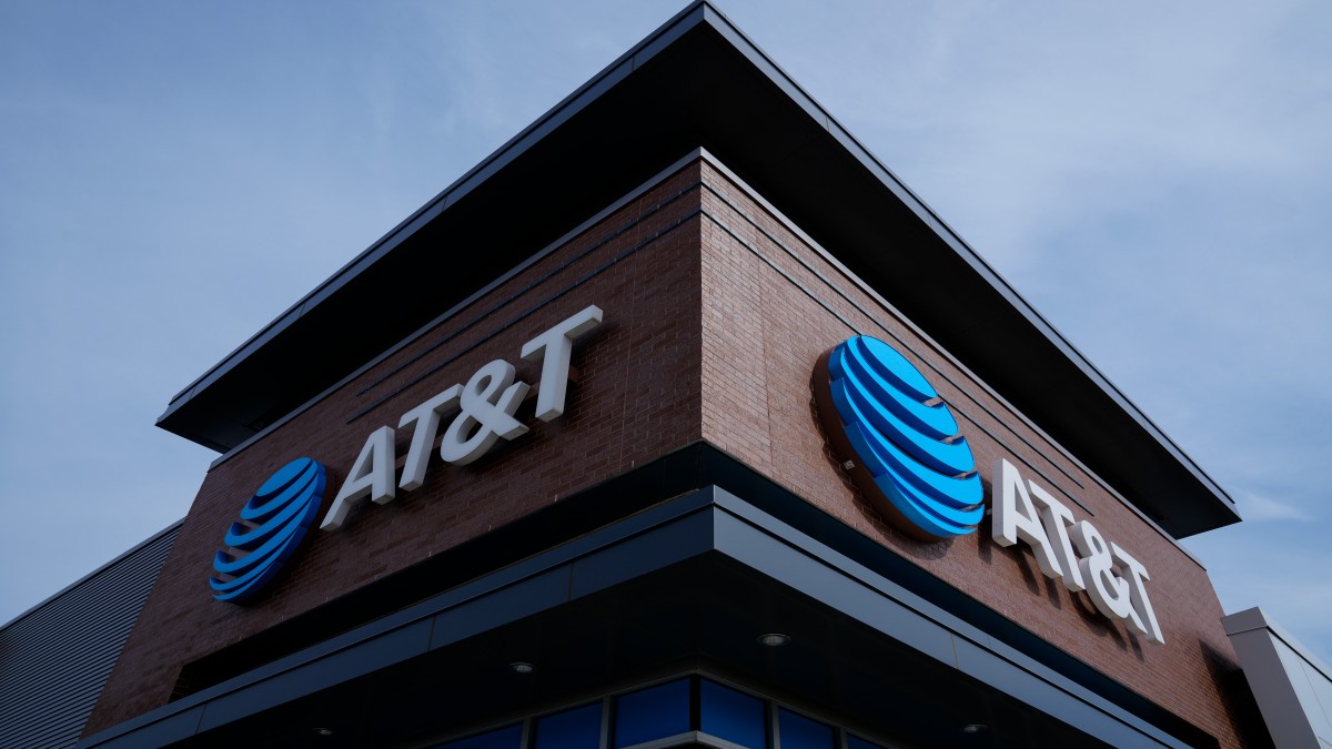 Chinese hacking operation targeted AT&T and Verizon, but networks are ...