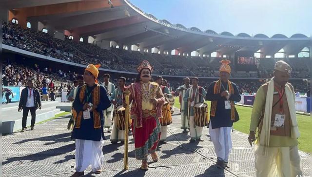 'Ahlan Modi': Sloganeering, traditional dances, sprinkling of Arabic as UAE welcomes PM Modi 'Ahlan Modi': Sloganeering, traditional dances, sprinkling of Arabic as UAE welcomes PM Modi