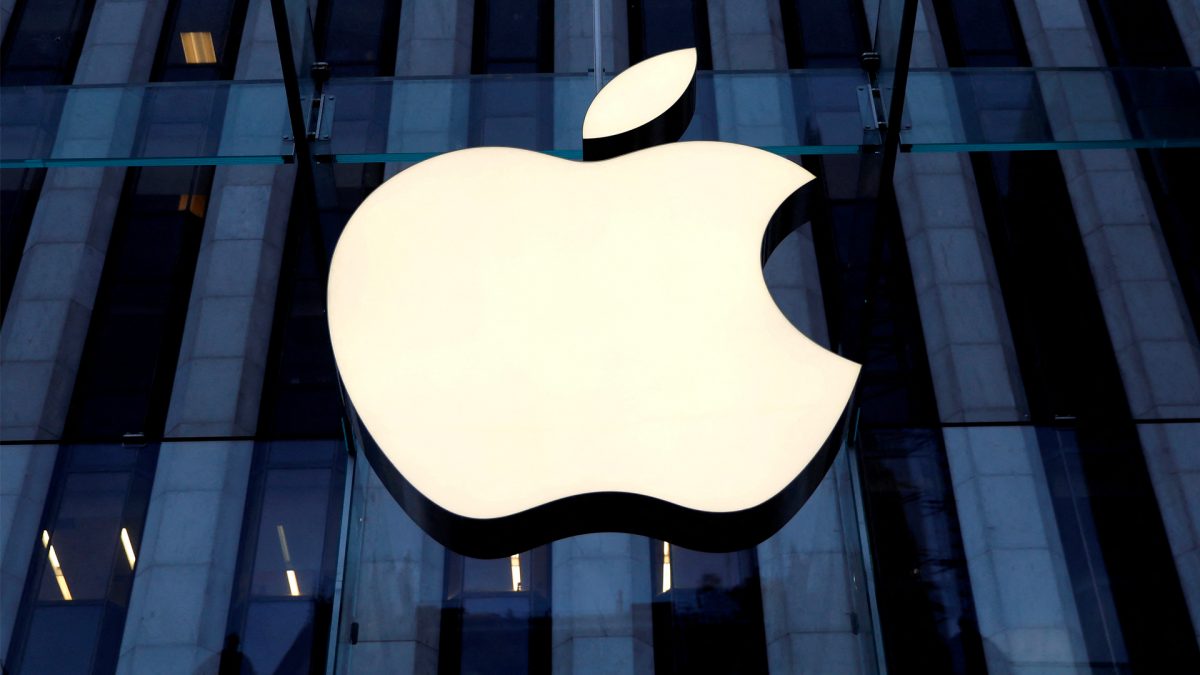 Apple pulls the plug on their electric smart car, to reassign 2,000 workers to AI projects Apple pulls the plug on their electric smart car, to reassign 2,000 workers to AI projects