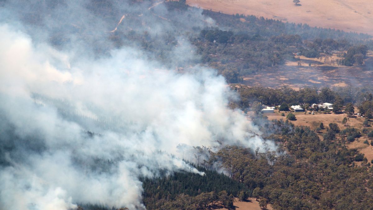Australia: Thousands told to evacuate as heat wave increases bushfire threat Australia: Thousands told to evacuate as heat wave increases bushfire threat
