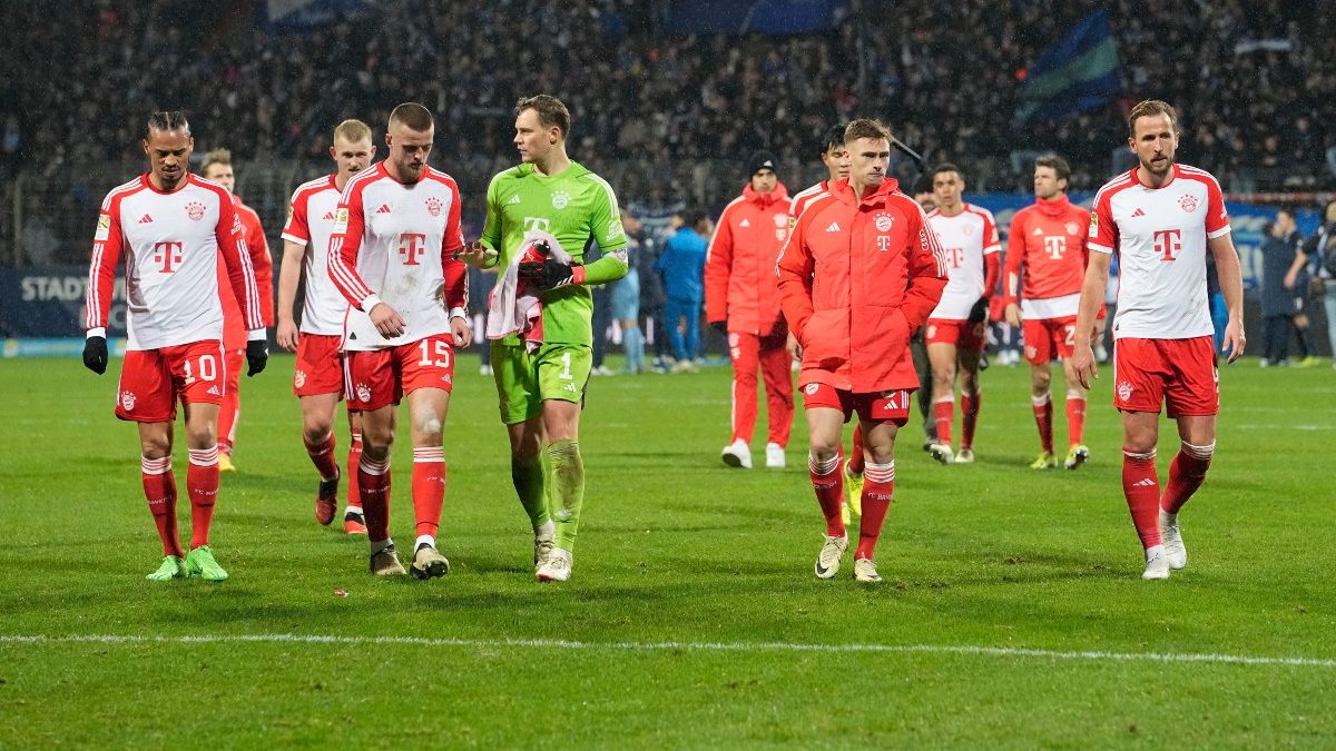 Bayern Munich suffer nine-year low in shock loss, slip eight points off Bundesliga title pace Bayern Munich suffer nine-year low in shock loss, slip eight points off Bundesliga title pace