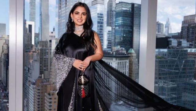 Isha Ambani receives Maharashtrian of the Year 2024 award for outstanding contributions to business sector Isha Ambani receives Maharashtrian of the Year 2024 award for outstanding contributions to business sector