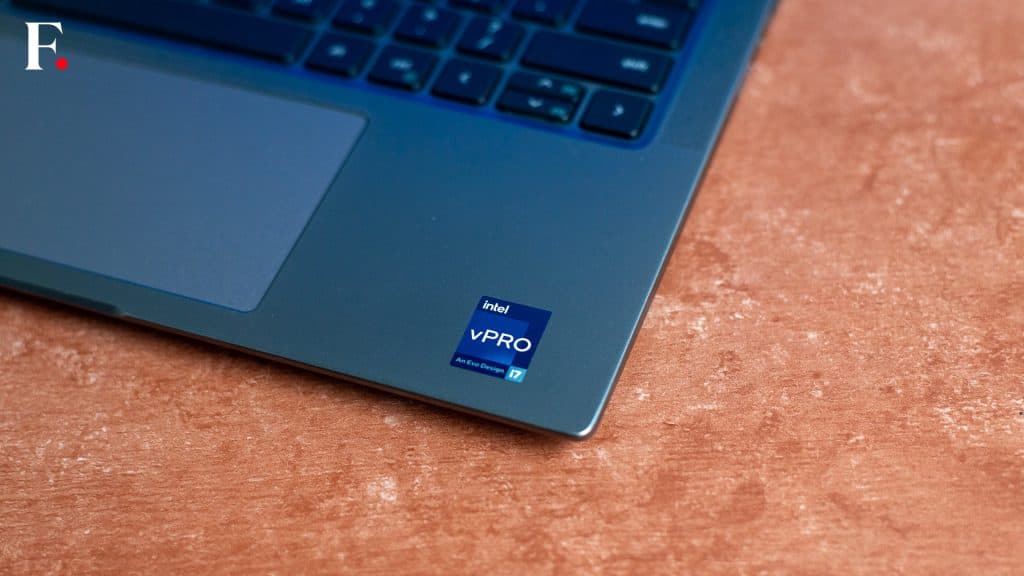 Dell Latitude 7440 14 2-in-1 Review 4