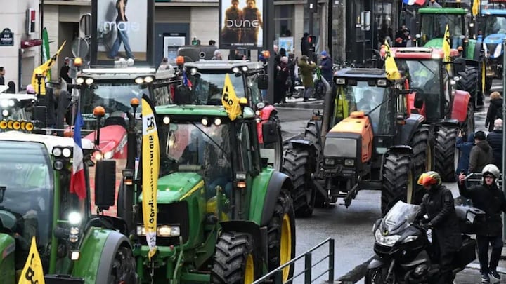 France: Farmers' protest reaches Paris as pressure mounts on Emmanuel Macron
