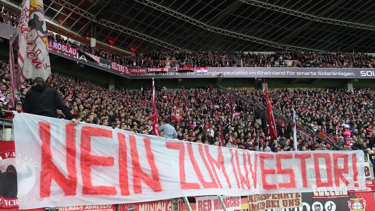 Tennis balls, chocolate coins, model airplane: How fans protested ...