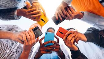 India's smartphone shipments grew by 25 per cent YoY in Oct-Dec 2023, led by Xiaomi, Vivo