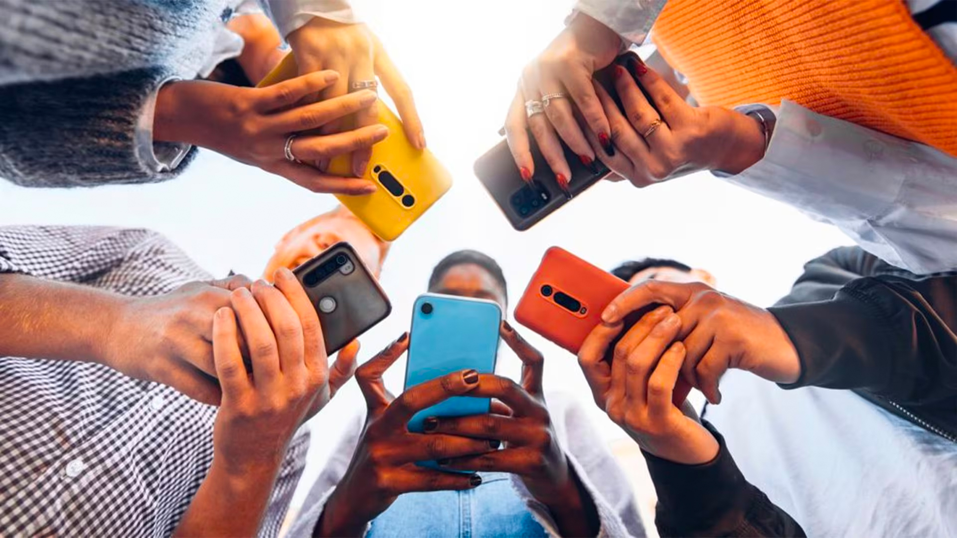 India's smartphone shipments grew by 25 per cent YoY in Oct-Dec 2023, led by Xiaomi, Vivo India's smartphone shipments grew by 25 per cent YoY in Oct-Dec 2023, led by Xiaomi, Vivo