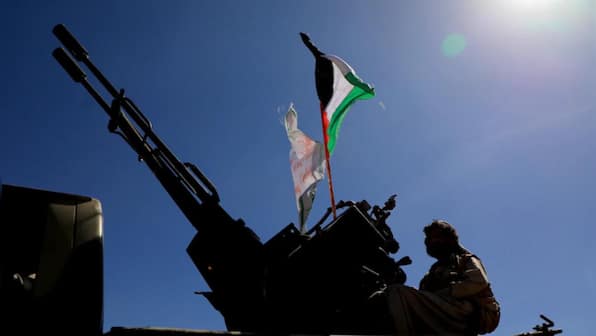 UK Foreign Secretary David Cameron asks Chinese FM Wang Yi to use influence on Iran to pressure Houthis
