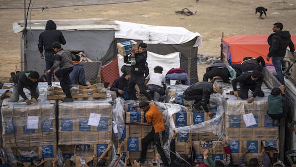 Why has the UN food agency stopped delivering aid to northern Gaza?
