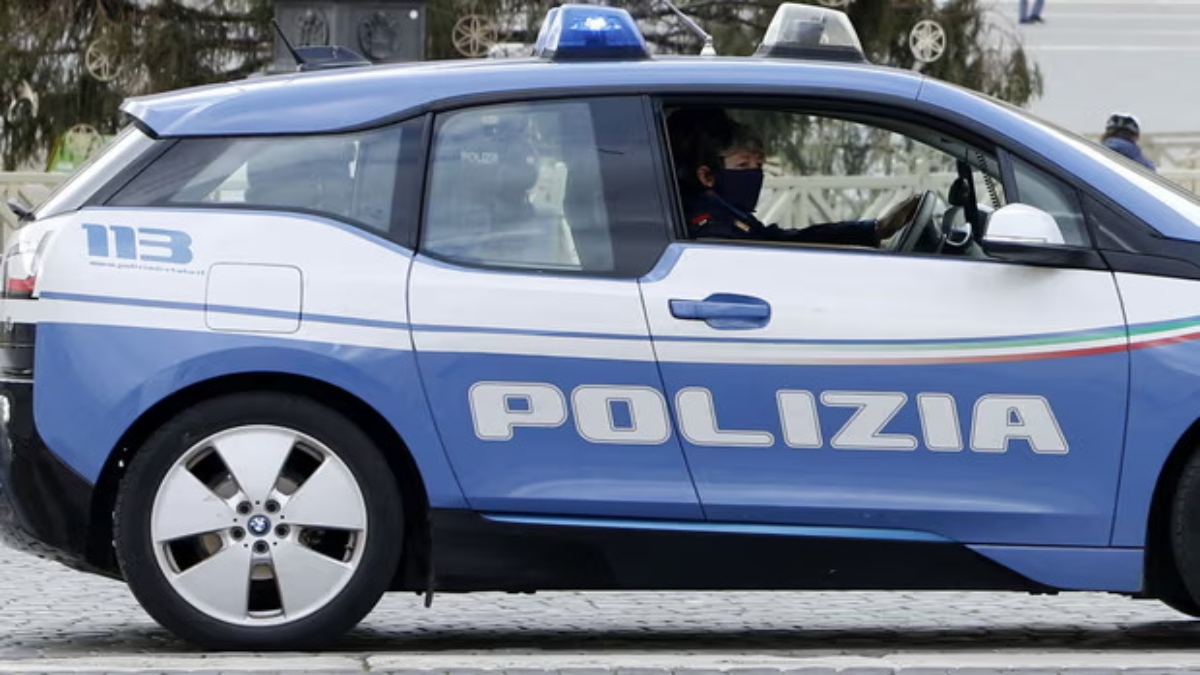 Italian police arrest gang of 'armed robbers' in their 60s and 70s who struck at post offices Italian police arrest gang of 'armed robbers' in their 60s and 70s who struck at post offices