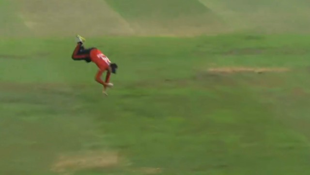 Watch: Aiden Markram takes one-handed blinder in SA20 Watch: Aiden Markram takes one-handed blinder in SA20