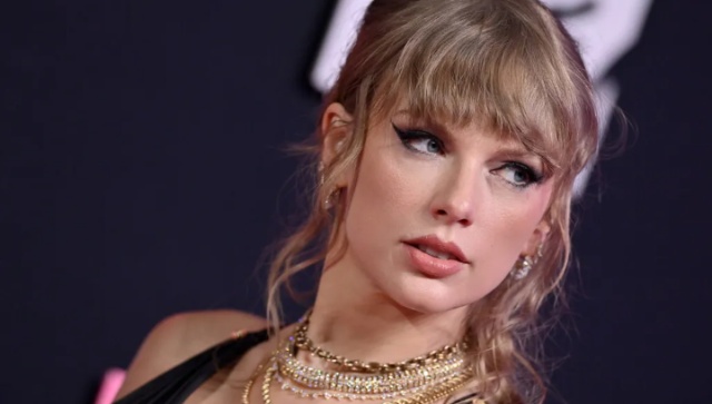 Taylor Swift gives $100,000 to the family of the woman killed in the Chiefs parade shooting Taylor Swift gives $100,000 to the family of the woman killed in the Chiefs parade shooting