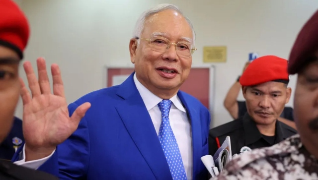 Malaysia pardons panel halves jail term of former PM Najib Razak in 1MDB scandal Malaysia pardons panel halves jail term of former PM Najib Razak in 1MDB scandal