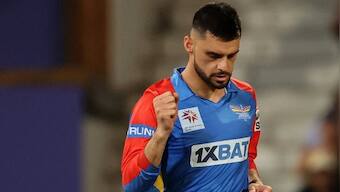 WATCH: Naveen-Ul-Haq takes a stunning catch, Klaasen plays a blinder to fire Super Giants into SA20 final