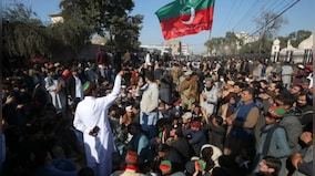 Pakistan polls: PPP-PML-N talks stuck over who gets the prime minister's chair