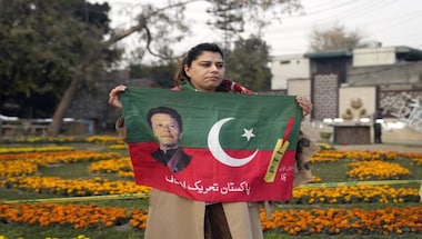 On election eve, it’s advantage to Nawaz Sharif, but Imran Khan can never be discounted