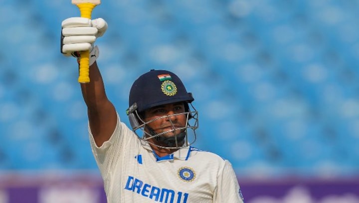 Sarfaraz Khan: Nick Knight, Irfan Pathan and Alastair Cook react to Indian batter's impressive debut