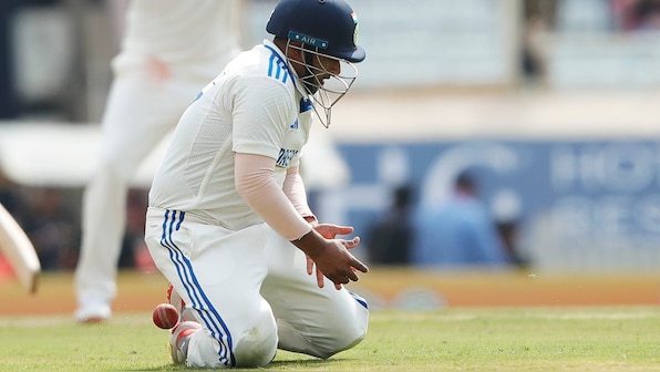 'Hero nahi banne ka': Rohit Sharma warns Sarfaraz Khan for not wearing helmet at close-in position