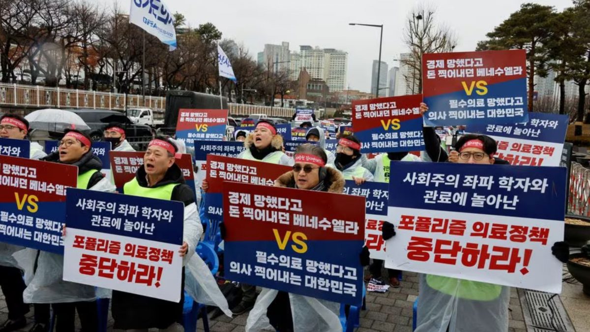 Junior doctors push South Korea into 'severe' medical emergency as strike grows Junior doctors push South Korea into 'severe' medical emergency as strike grows