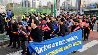 South Korean doctors march to protest against the government medical policy in front of the Presidential office in Seoul, South Korea, February 25, 2024. REUTERS