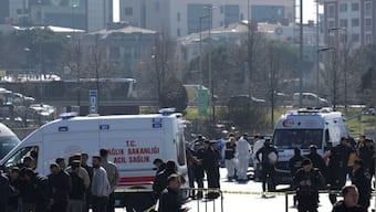 Turkey: 2 'terrorists' killed, 6 others injured in shootout outside Istanbul court