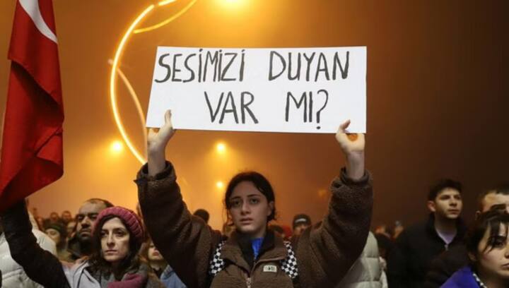 Turkey: Anger at government inaction boils over on earthquake anniversary