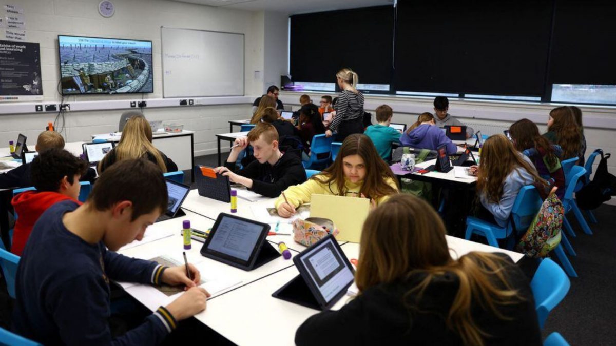 UK youth on brink as mental health epidemic coincides with poor education, joblessness UK youth on brink as mental health epidemic coincides with poor education, joblessness