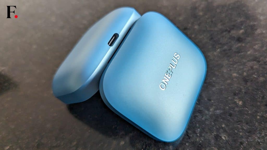 OnePlus Buds 3 Review: USB-C port