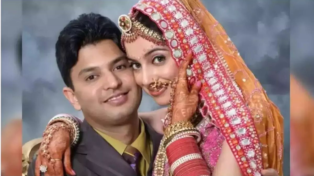 Divya Khosla Kumar drops surname from Instagram, sparks divorce rumors with Bhushan Kumar; T-Series issues statement Divya Khosla Kumar drops surname from Instagram, sparks divorce rumors with Bhushan Kumar; T-Series issues statement